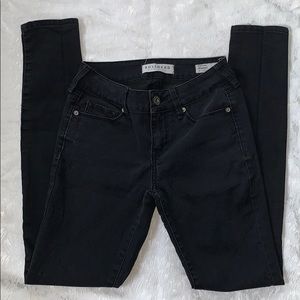 Bullhead used black skinny jeans.